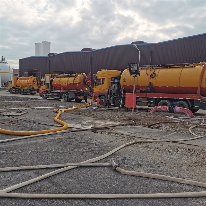 兴庆污水池清理