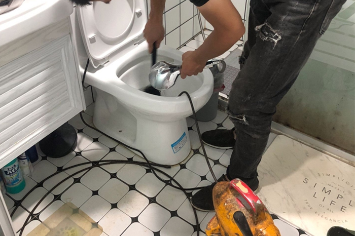 兴庆马桶堵塞自己疏通还是找师傅?专业上门服务让你省时更省心