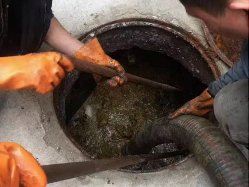 兴庆清理化粪池时如何避免沼气的危害?